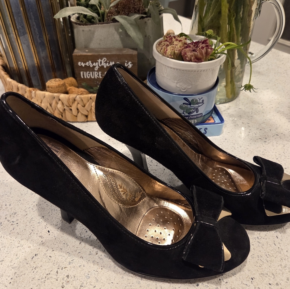 Sofft Brand Black Sued HEELS